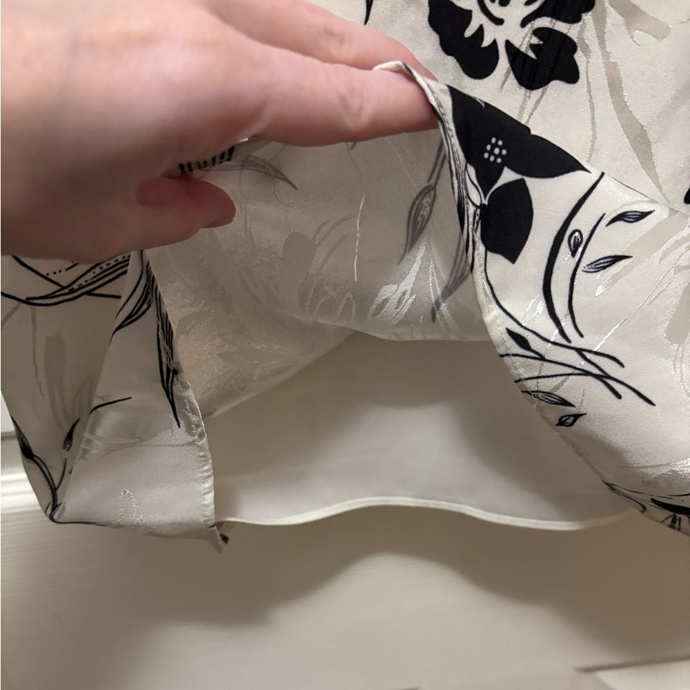 ALICE & OLIVIA Bess Slipdress in Black and White Floral Print - Picture 9 of 12